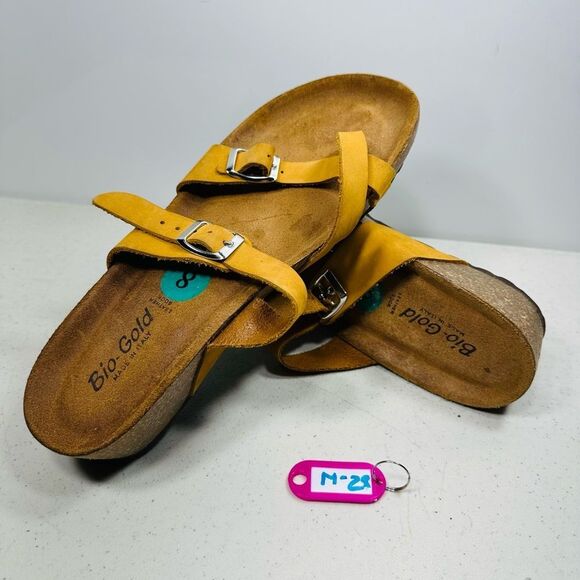 Bio Gold Women's US 8 Yellow Leather Toe Ring Slip On Low Wedge  Sandals ITALY - Picture 1 of 7